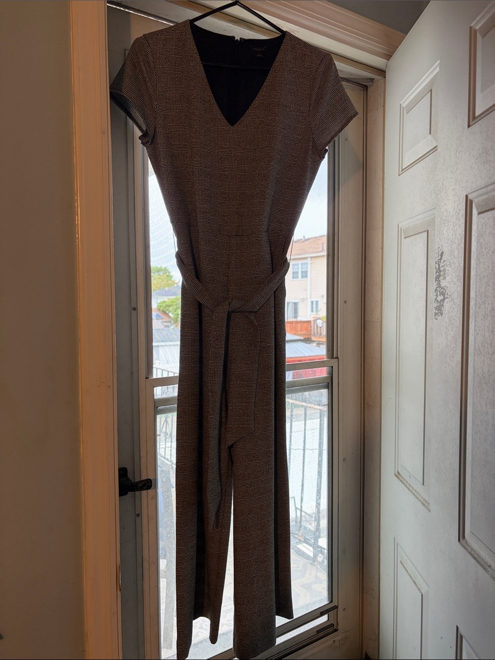 Ann Taylor V-Neck Gray Short-Sleeve Jumpsuit with Tie Waist